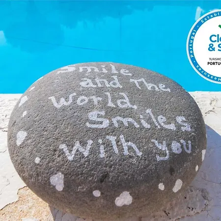 Sunny Oura By Alzira Lejlighed