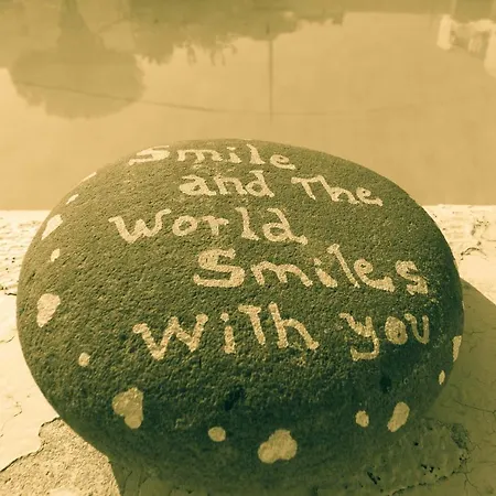 Sunny Oura By Alzira Lejlighed