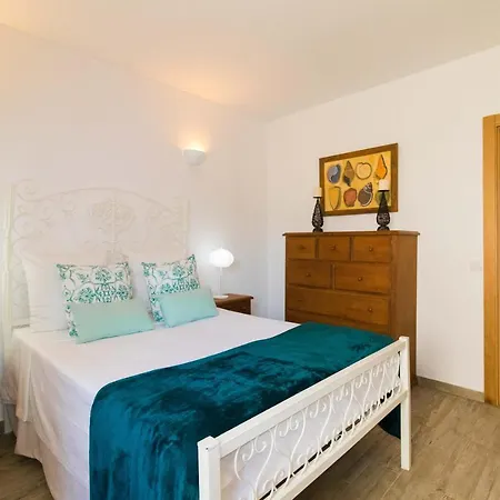 Sunny Oura By Alzira *